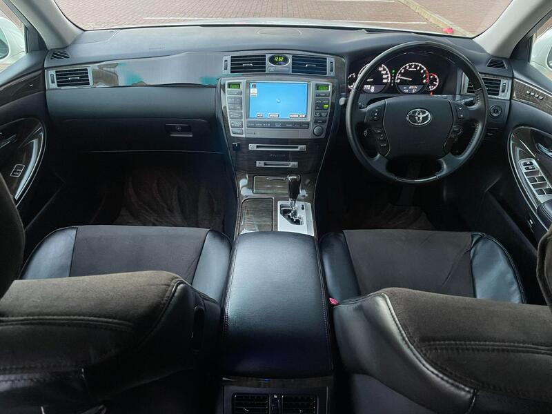 TOYOTA CROWN