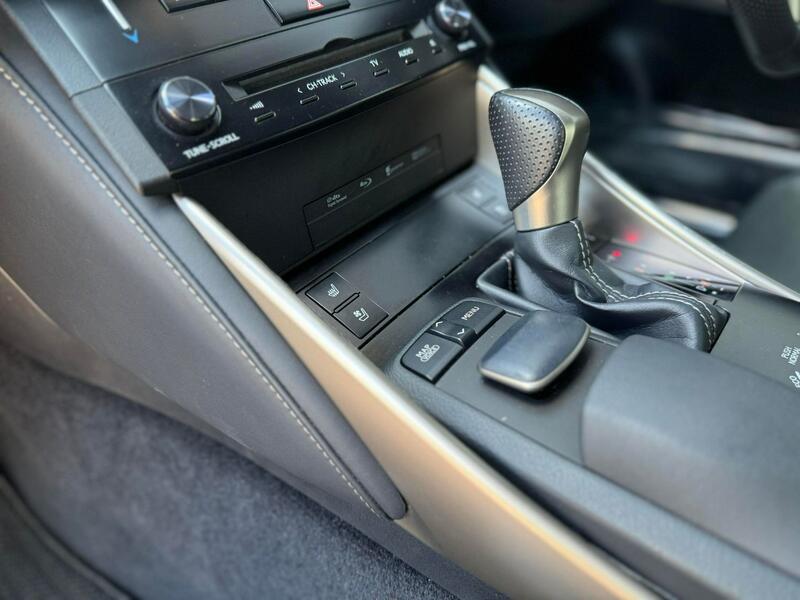 LEXUS IS