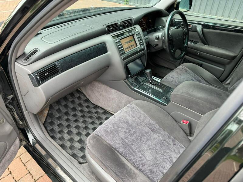 TOYOTA CROWN