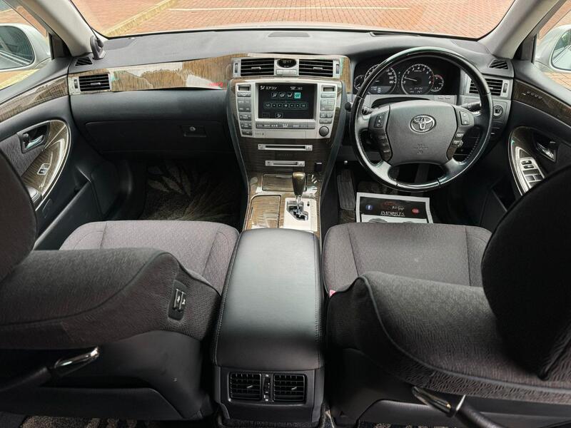 TOYOTA CROWN
