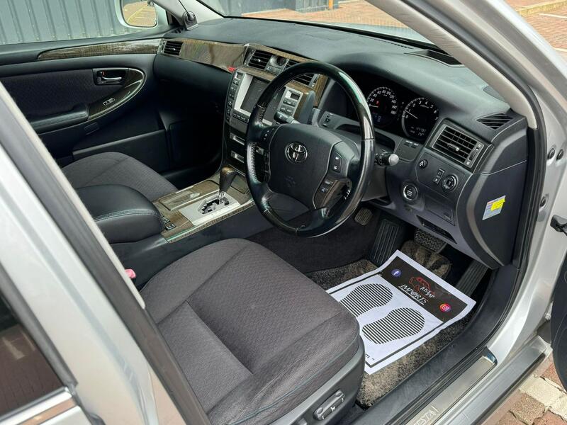 TOYOTA CROWN