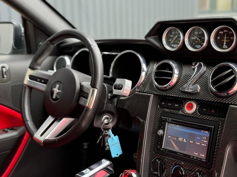 FORD MUSTANG