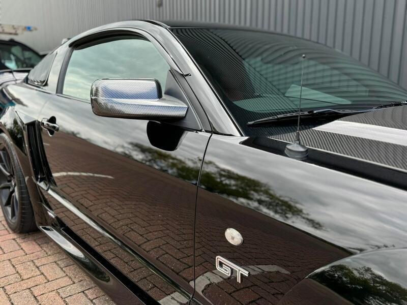 FORD MUSTANG
