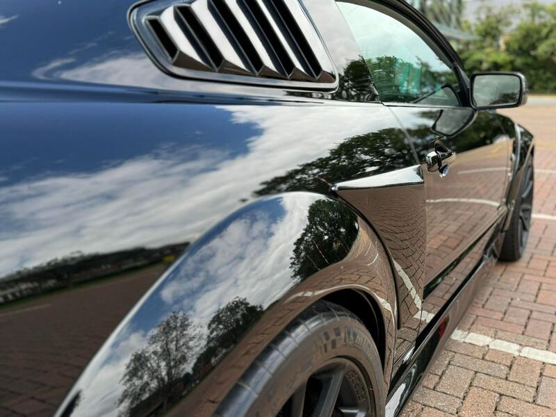 FORD MUSTANG