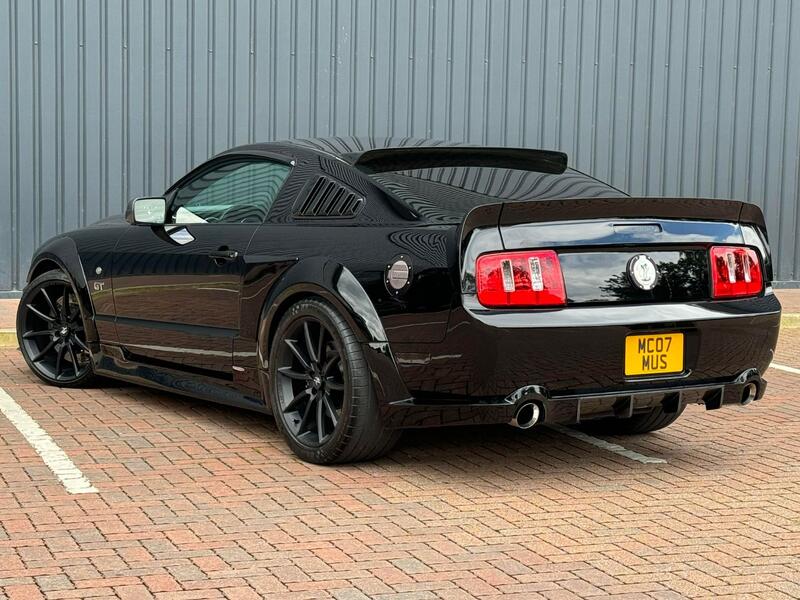 FORD MUSTANG