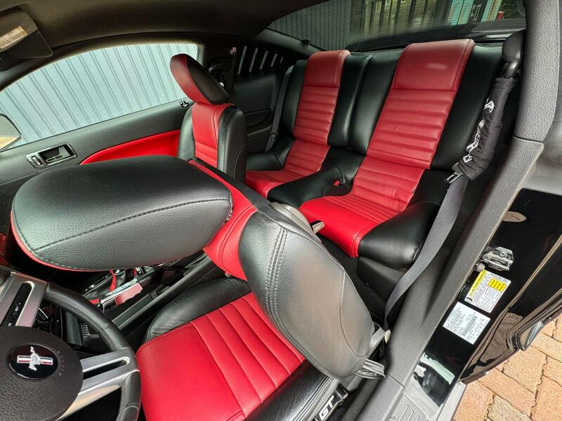 FORD MUSTANG