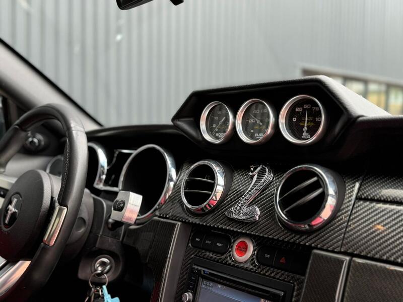 FORD MUSTANG