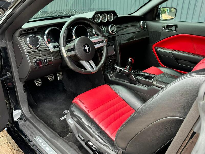 FORD MUSTANG