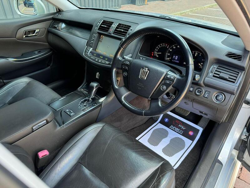 TOYOTA CROWN