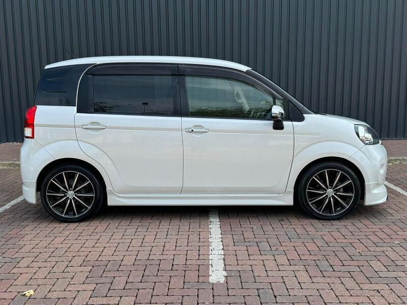 TOYOTA PORTE