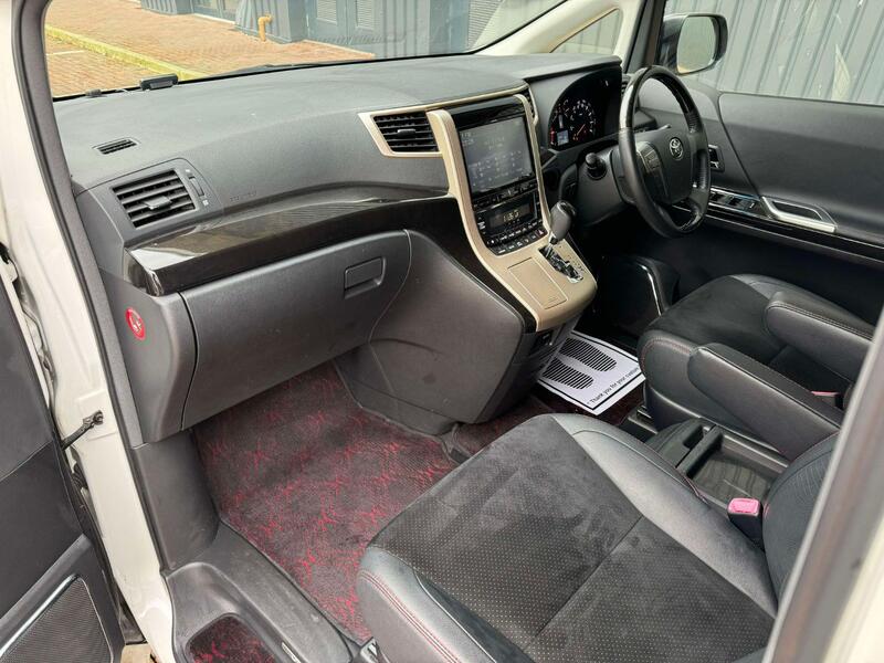 TOYOTA VELLFIRE
