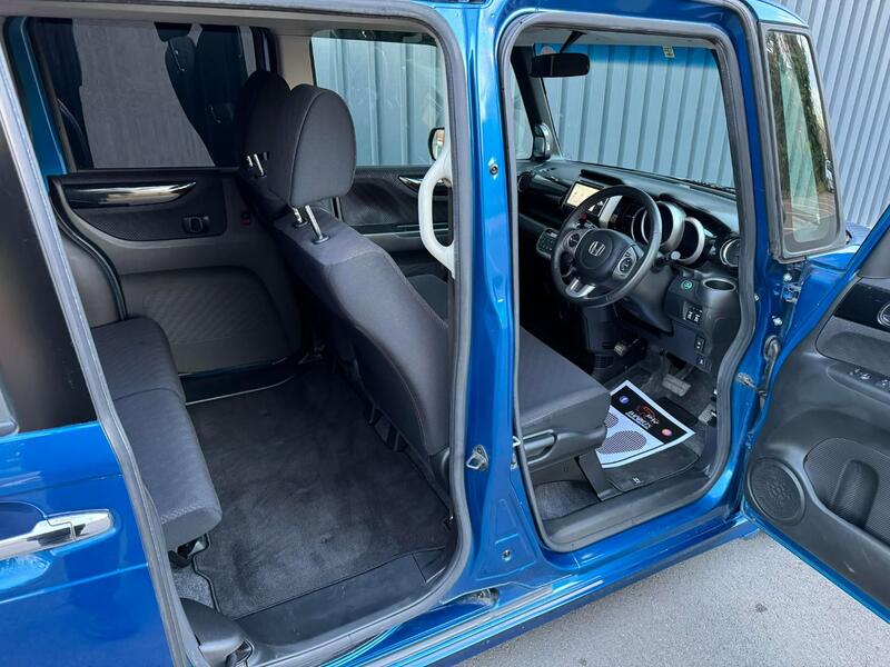 HONDA N-BOX