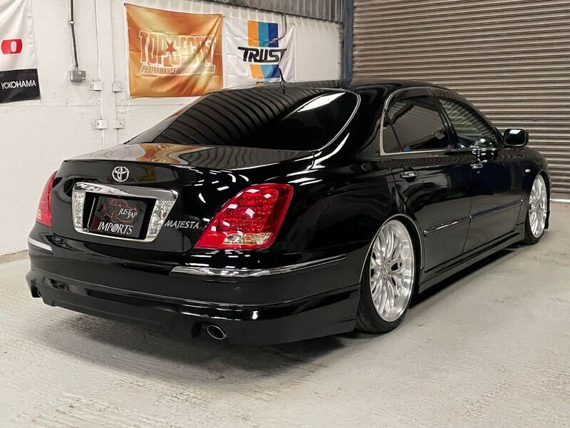 TOYOTA CROWN