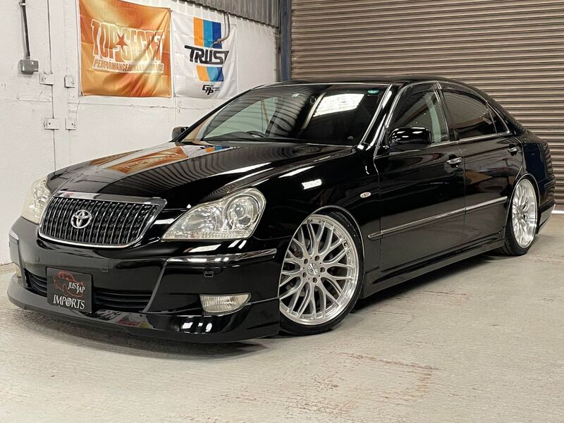 TOYOTA CROWN