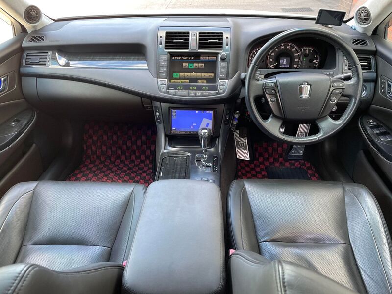 TOYOTA CROWN