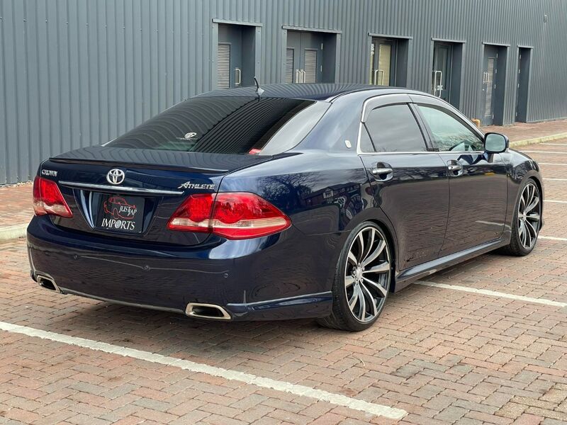 TOYOTA CROWN