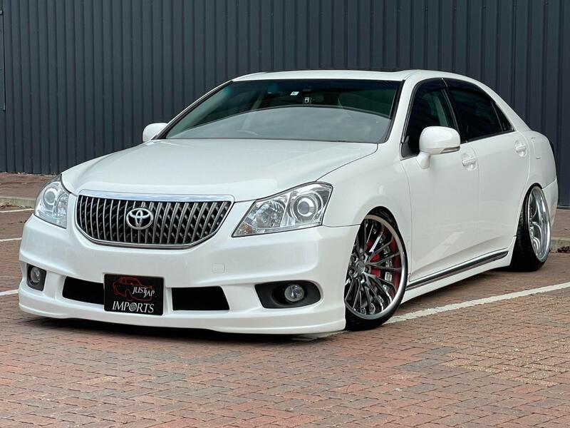 TOYOTA CROWN