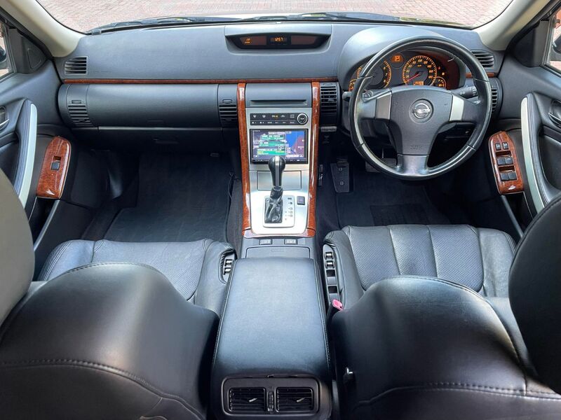 NISSAN STAGEA