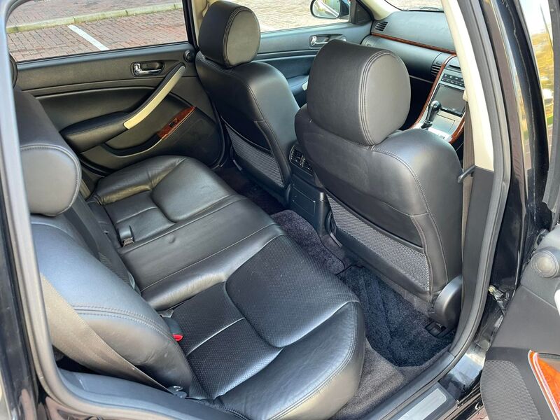 NISSAN STAGEA