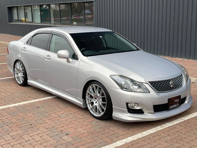 TOYOTA CROWN