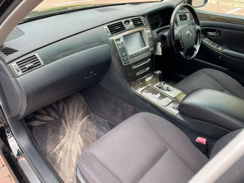 TOYOTA CROWN