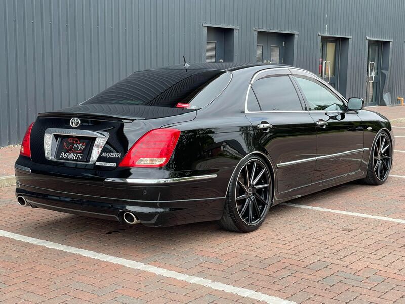 TOYOTA CROWN