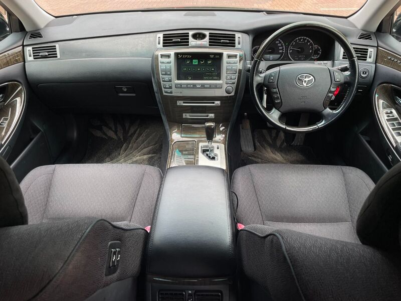 TOYOTA CROWN