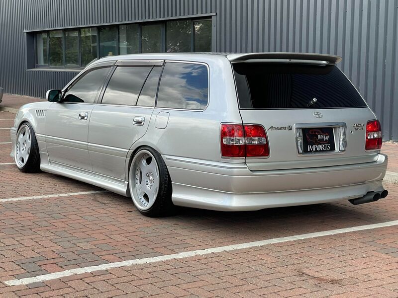 TOYOTA CROWN