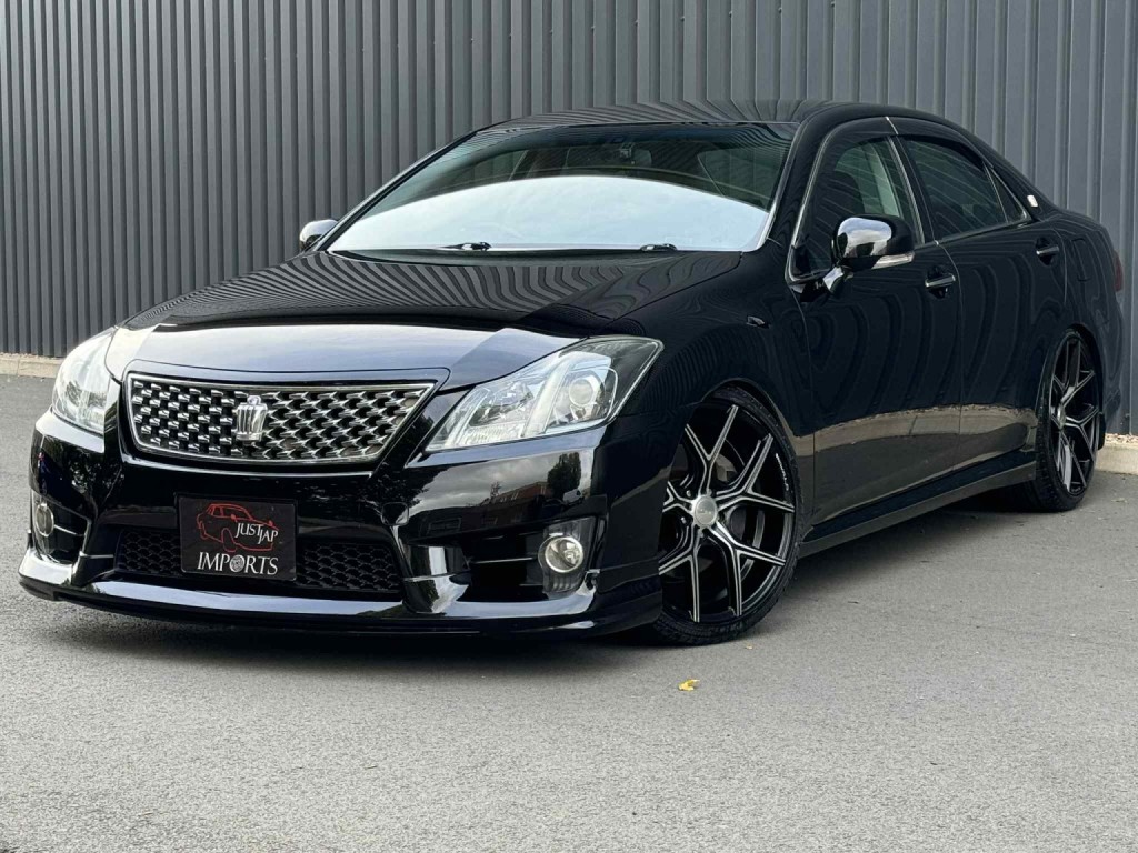 2011 Toyota CROWN